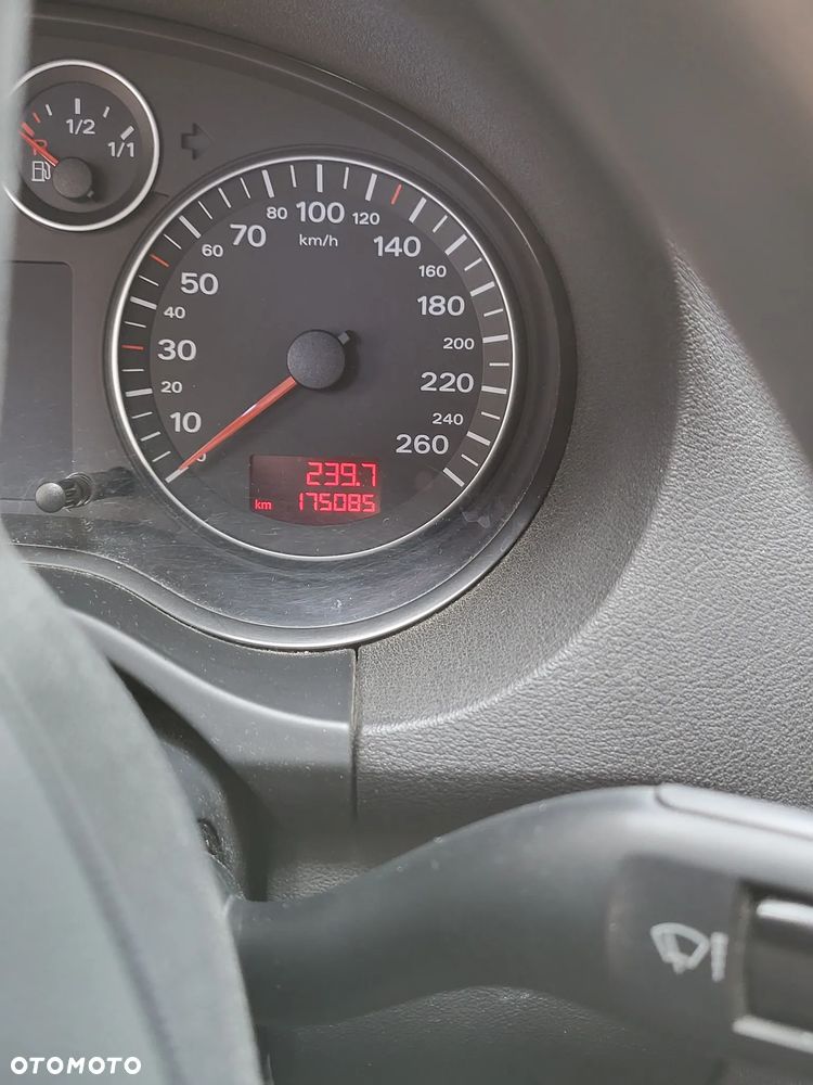 Audi A3 3-drzwiowe 1.6 Ambiente - 2