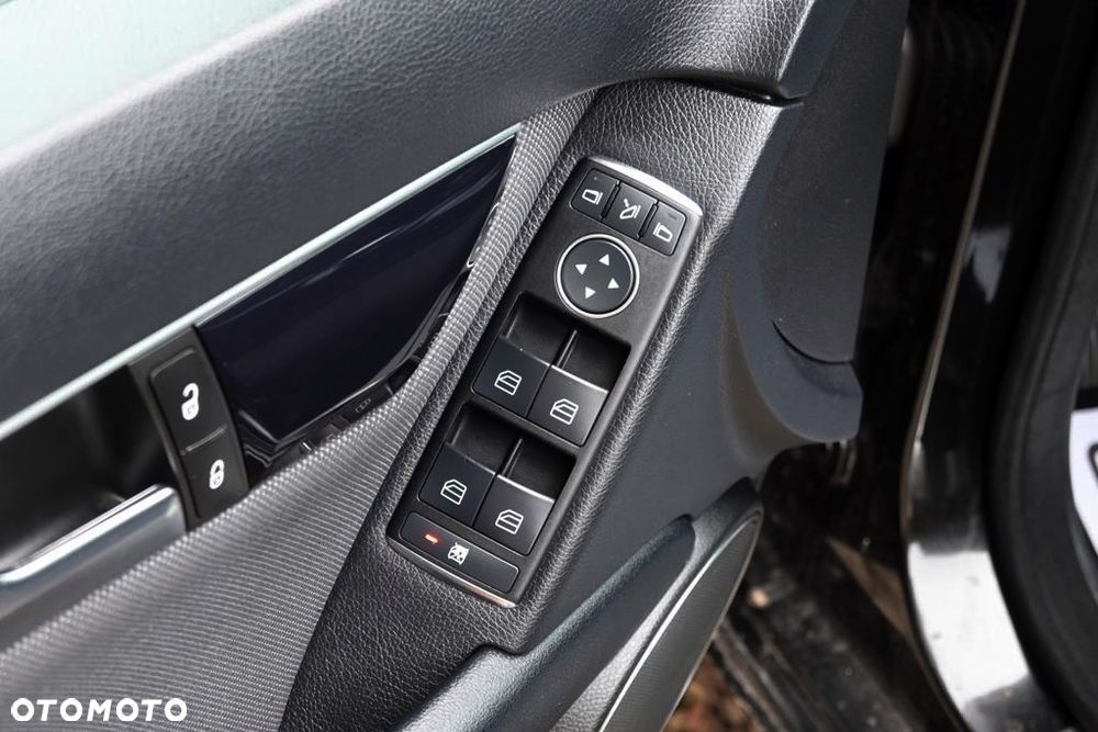 Mercedes-Benz Klasa C 180 Kompressor Avantgarde - 28