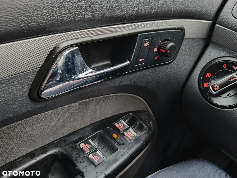 Volkswagen Touran 2.0 FSI Highline - 16