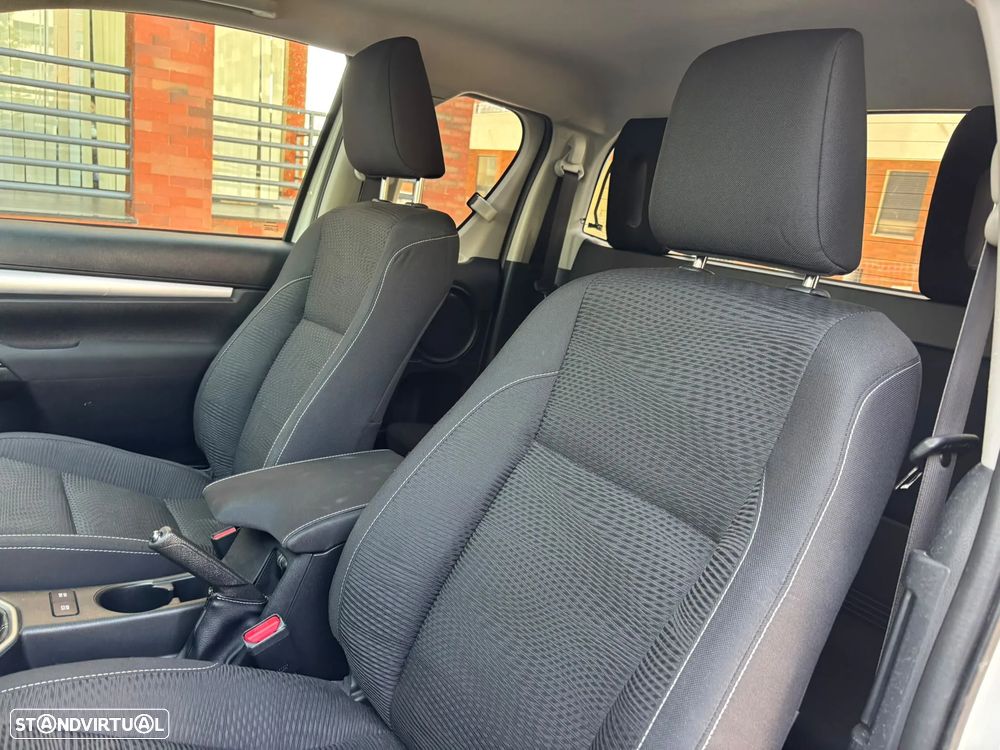 Toyota 2.4 D-4D 4WD 150cv - JLL - AC - CÂMERA - 4 LUGARES !!!! - 25