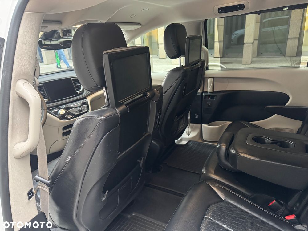 Chrysler Pacifica - 21