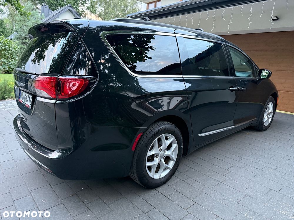 Chrysler Pacifica - 6