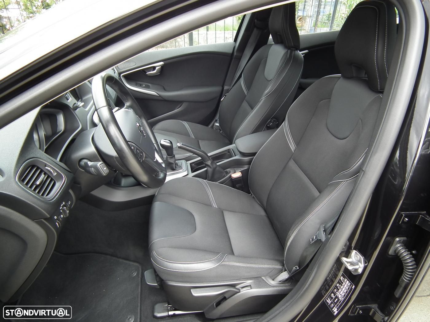 Volvo V40 2.0 D3 Momentum - 14