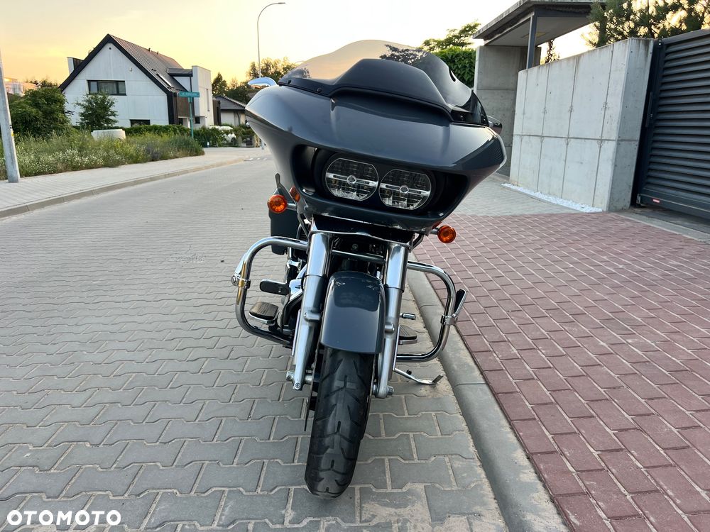 Harley-Davidson Touring Road Glide - 2