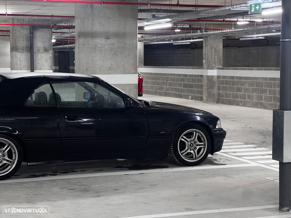 BMW 320 i Touring - 16