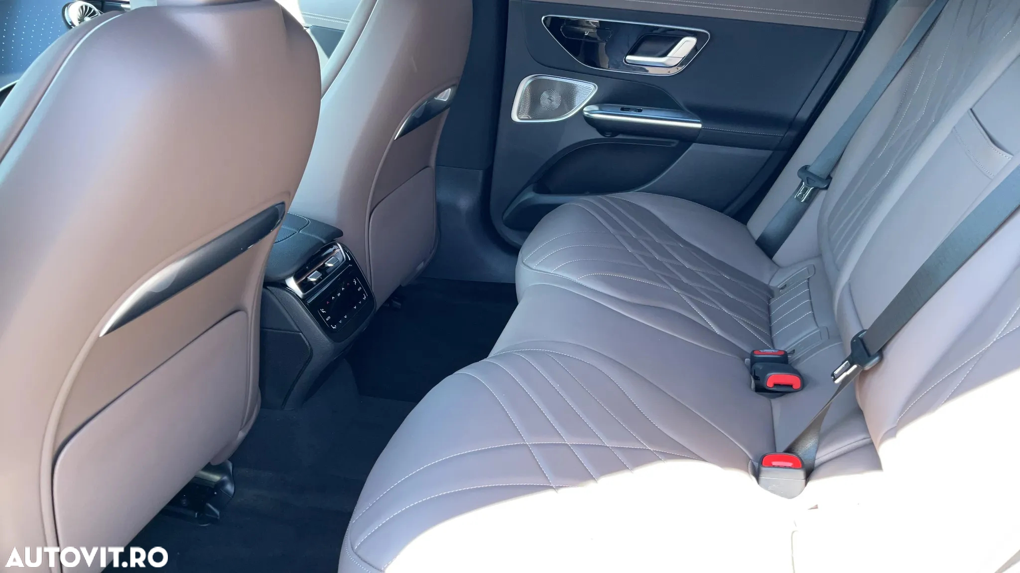 Mercedes-Benz EQE 350 4MATIC - 12