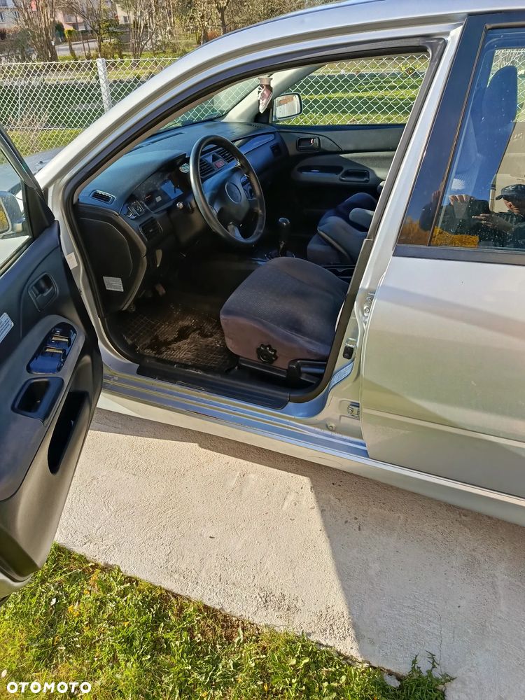 Mitsubishi Lancer 1.6 Comfort + - 6