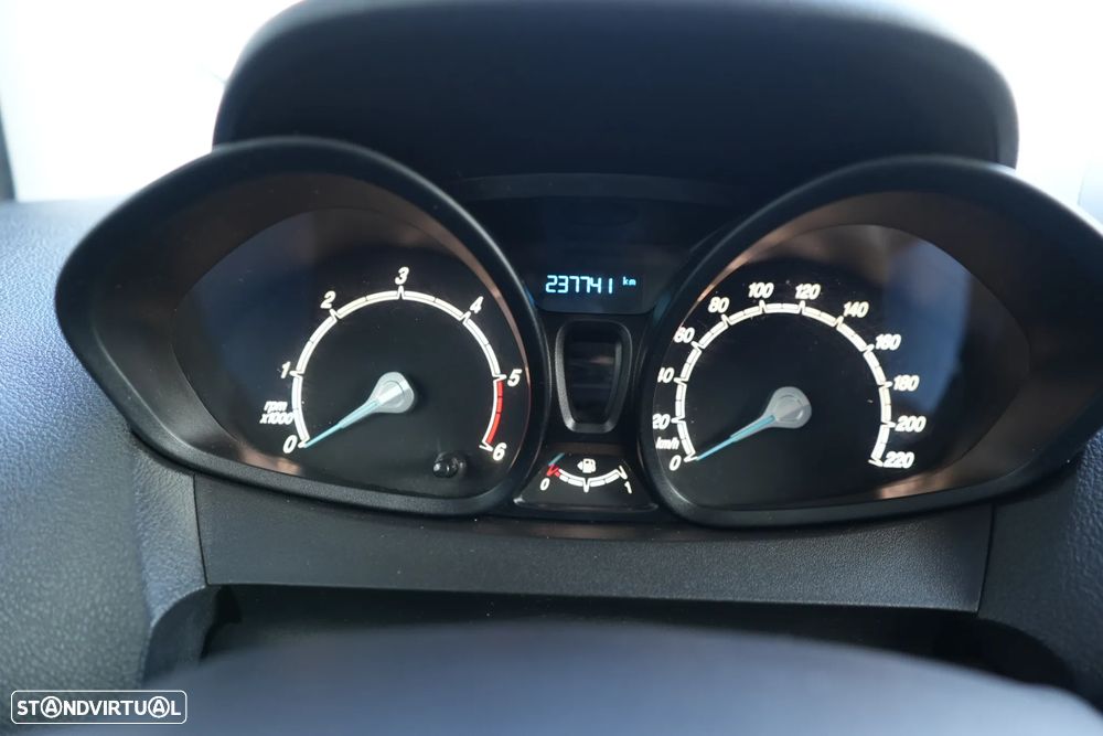 Ford Transit Courier 1.5TDCI 100cv - 14