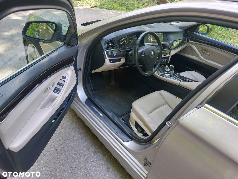 BMW Seria 5 528i xDrive - 13