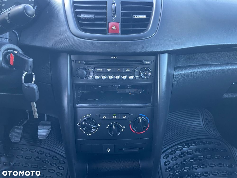 Peugeot 207 - 28