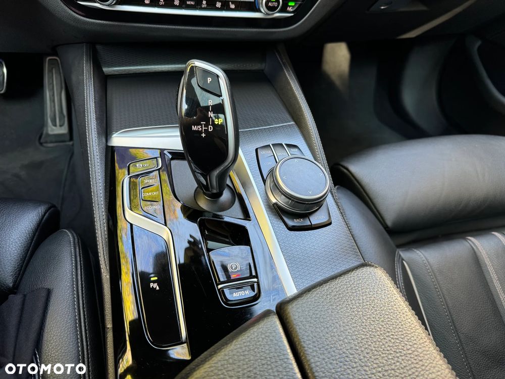 BMW Seria 5 518d mHEV - 17