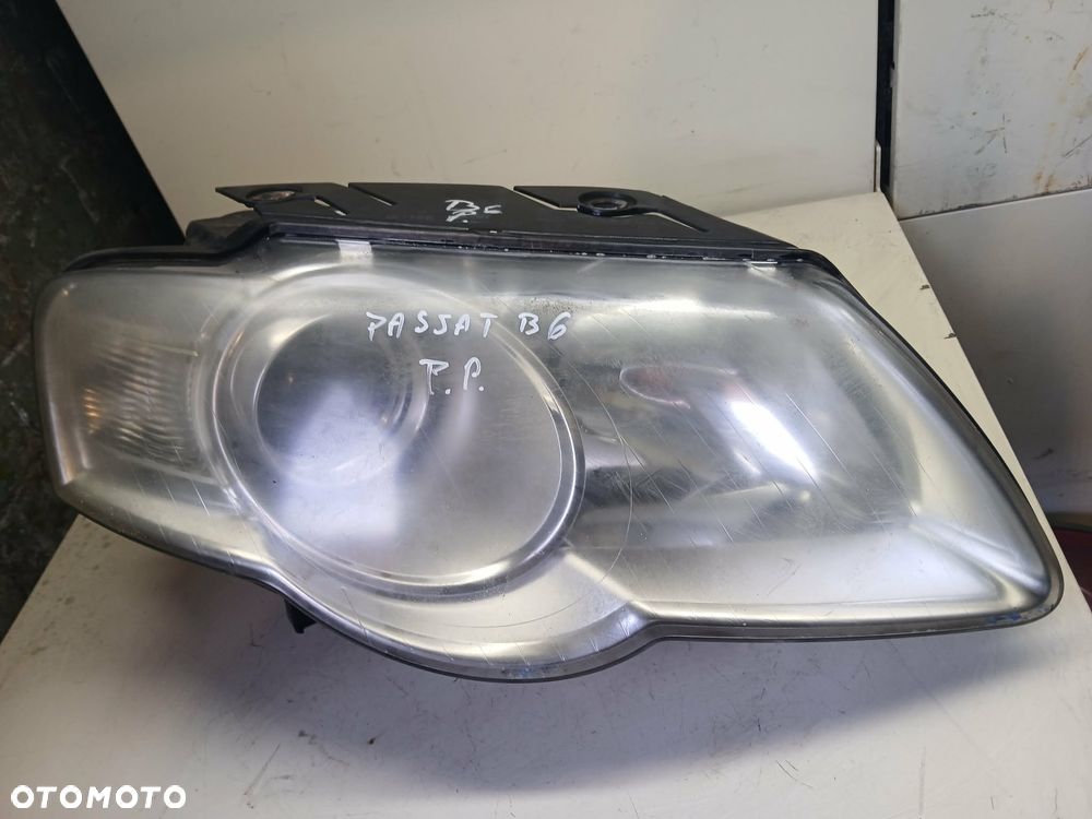 Volkswagen Passat B6 Lampa przednia lewa, prawa - 1