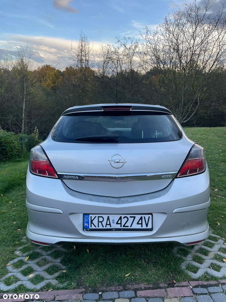 Opel Astra III GTC 1.9 CDTI Cosmo - 3