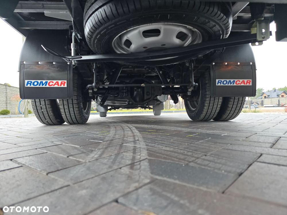 Iveco DAILY DAILY 35C18 / 50C18 HI-MATIC 9PALET 4,50cm Długi 850Kg ŁADOWNOŚĆ SALON PL 39 Tyś km STAN NOWY NOWY NOWY NA GWARANCJI TEMPOMAT FOTEL PNEŁMATYCZNY KLIMATYZACJA AUTOMATYCZNA LEDY BLOKADA MOSTU HAK FABRYCZNY - 22