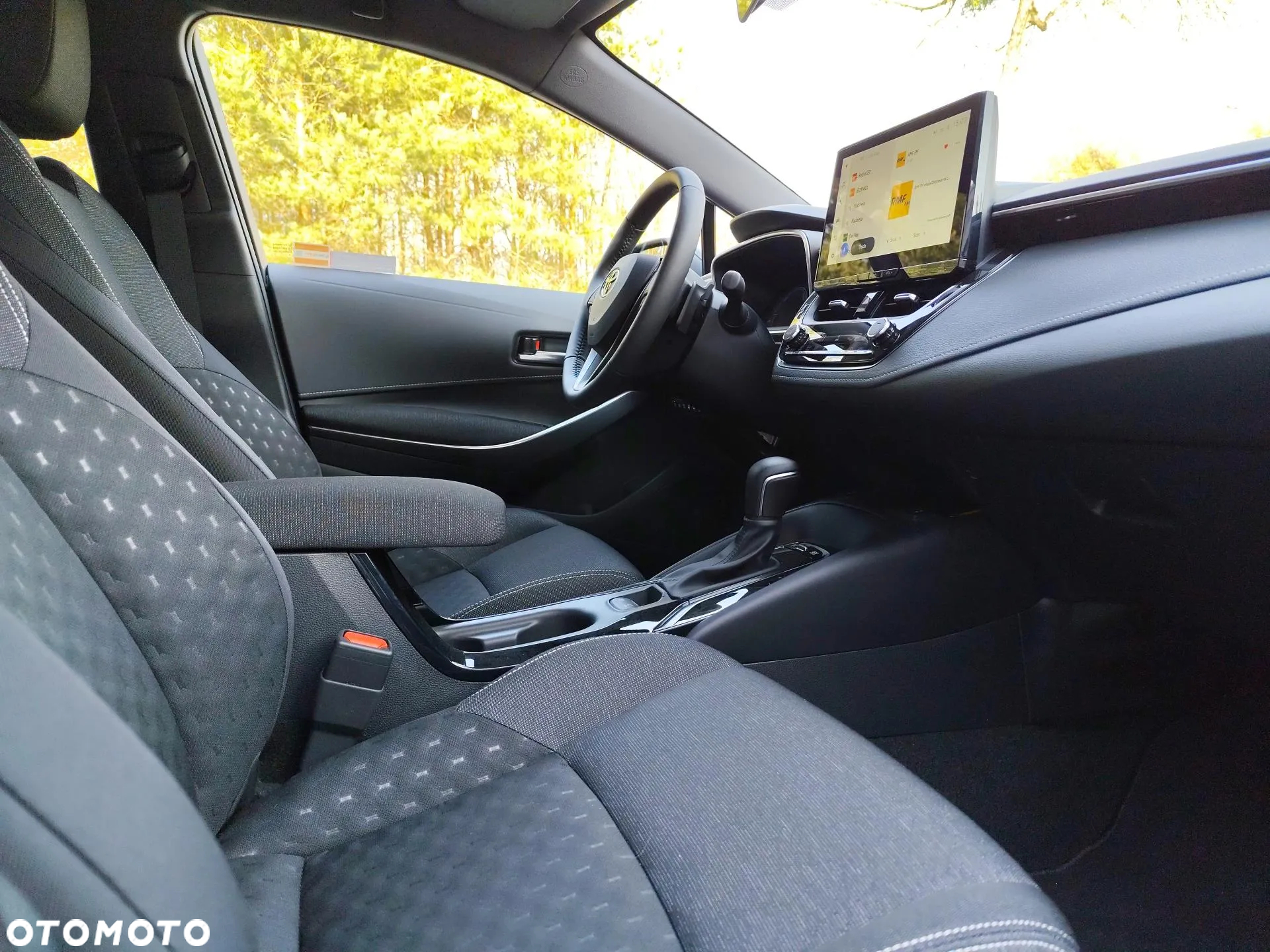 Toyota Corolla 1.8 Hybrid Comfort - 12