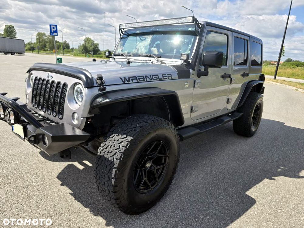 Jeep Wrangler 3.6 Unlim Sahara - 34