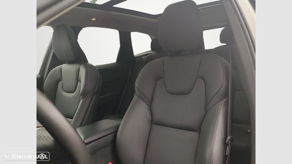 Volvo XC 60 2.0 T6 PHEV Plus Dark AWD - 10