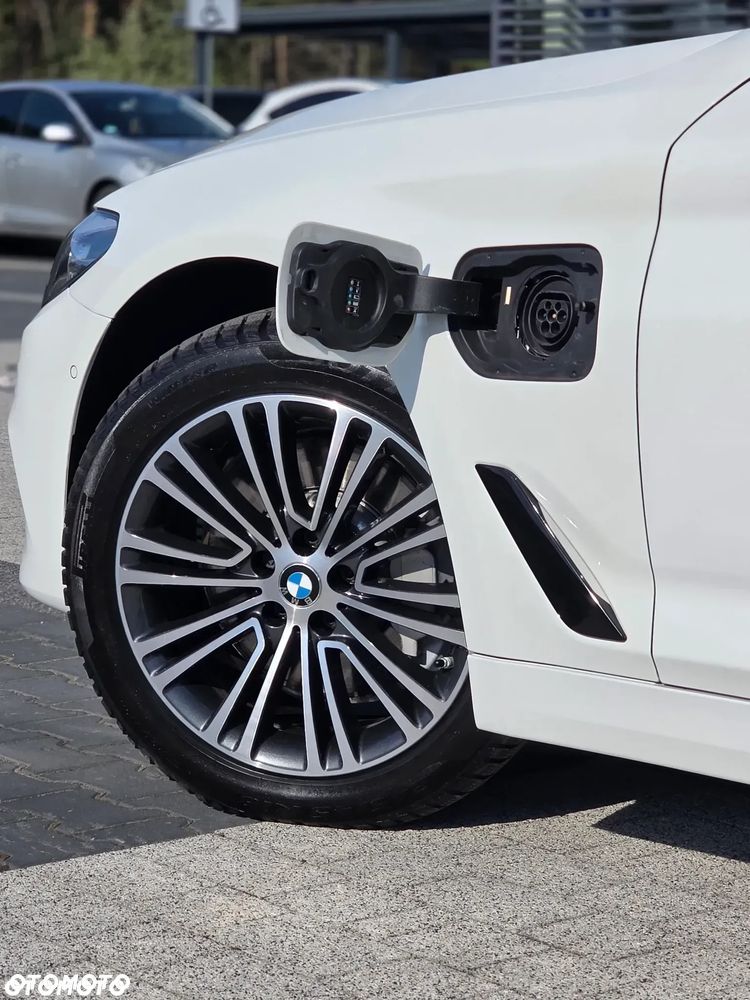 BMW Seria 5 530e iPerformance xDrive Sport Line sport - 16