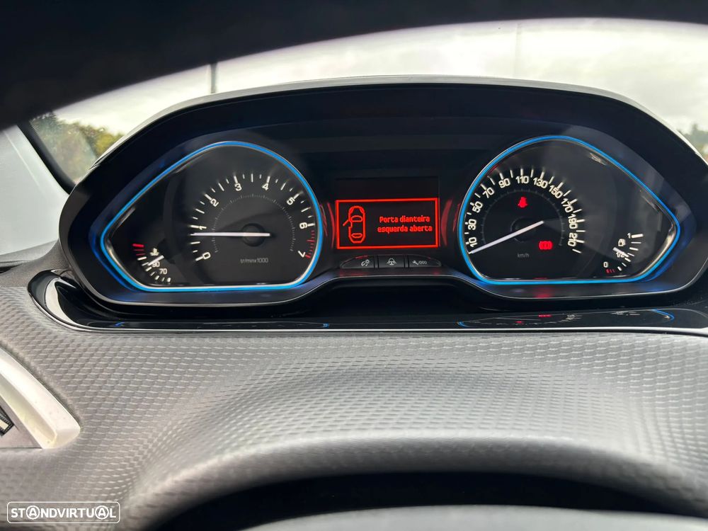 Peugeot 2008 1.2 PureTech Allure - 52