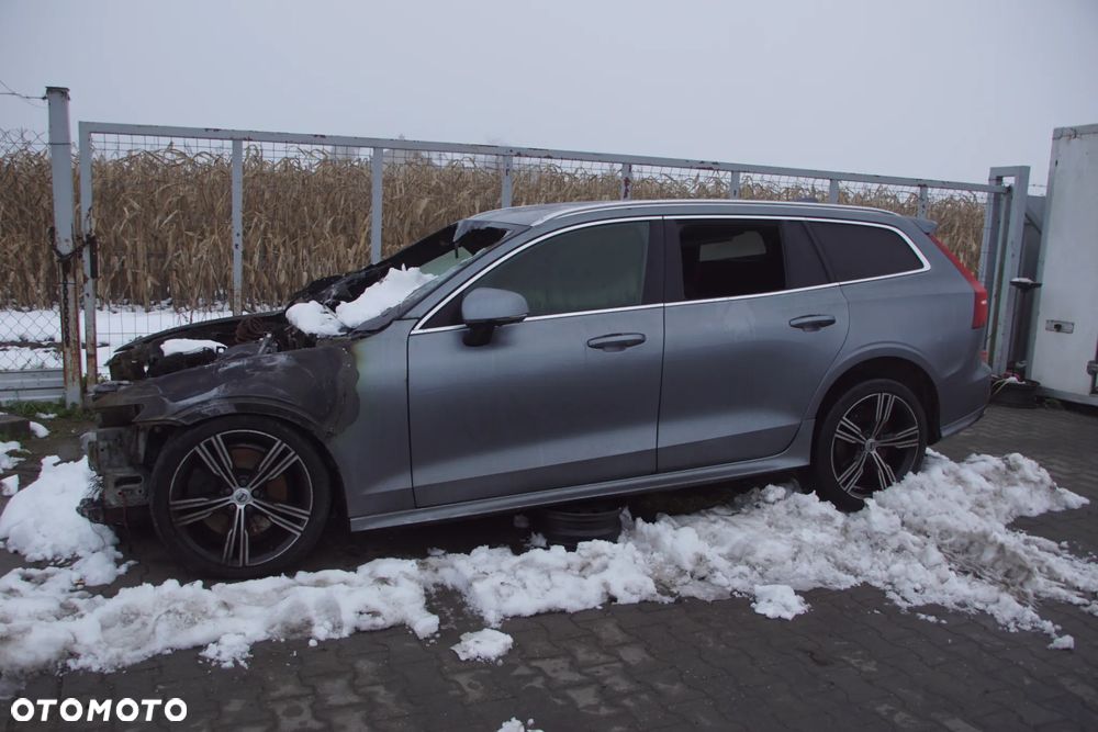 Auto na części - Volvo V60 II 2.0 T6 310 KM B4204T29 TG-81SC 714 2019R Drzwi Klapa Lampa Zderzak Lusterko Szyba Felga Ćwiartka Deska Kokpit Sterownik Moduł Czujnik - 2