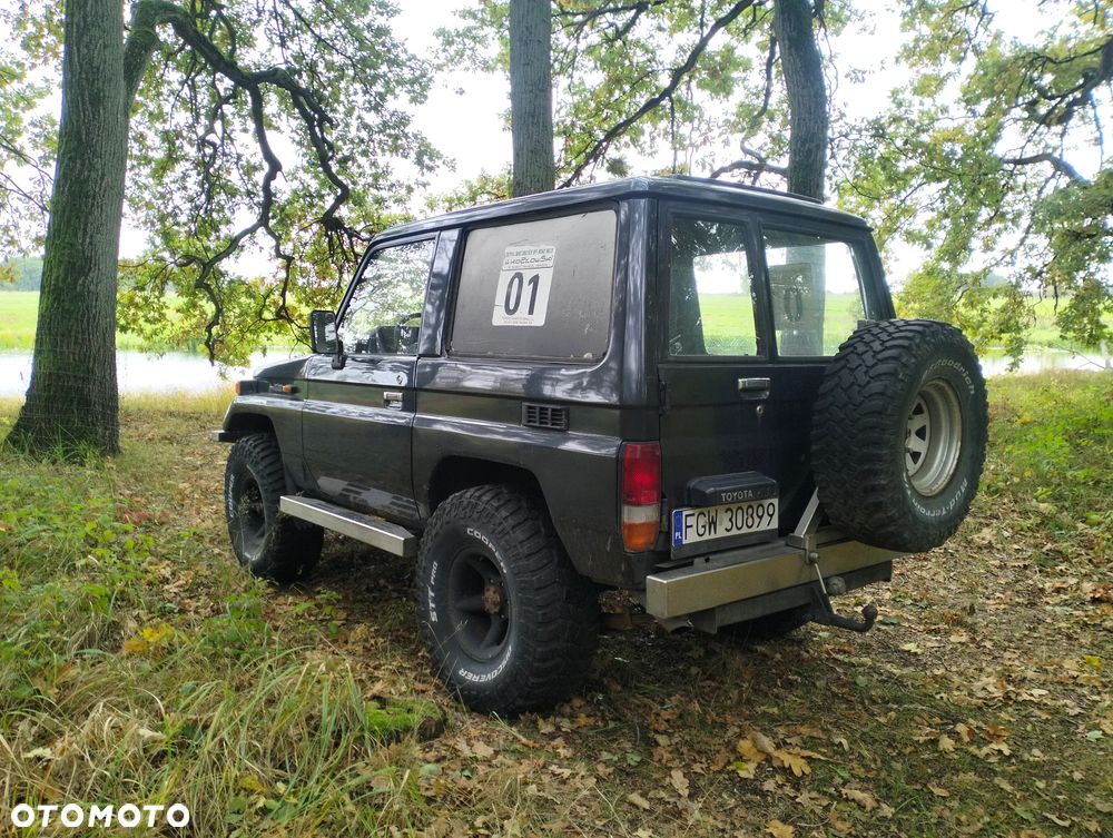 Toyota Land Cruiser - 5