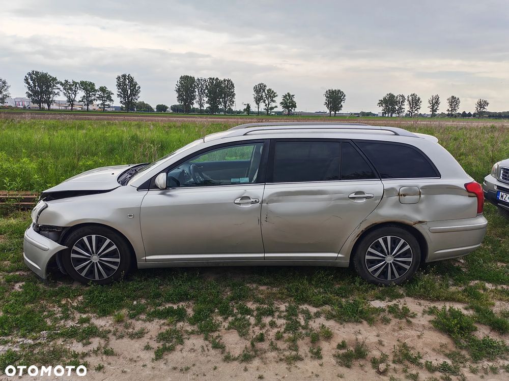 Toyota Avensis - 9