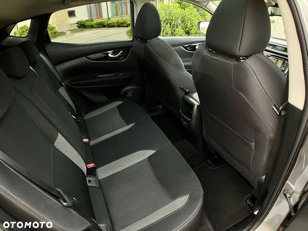 Nissan Qashqai 1.3 DIG-T N-CONNECTA - 24