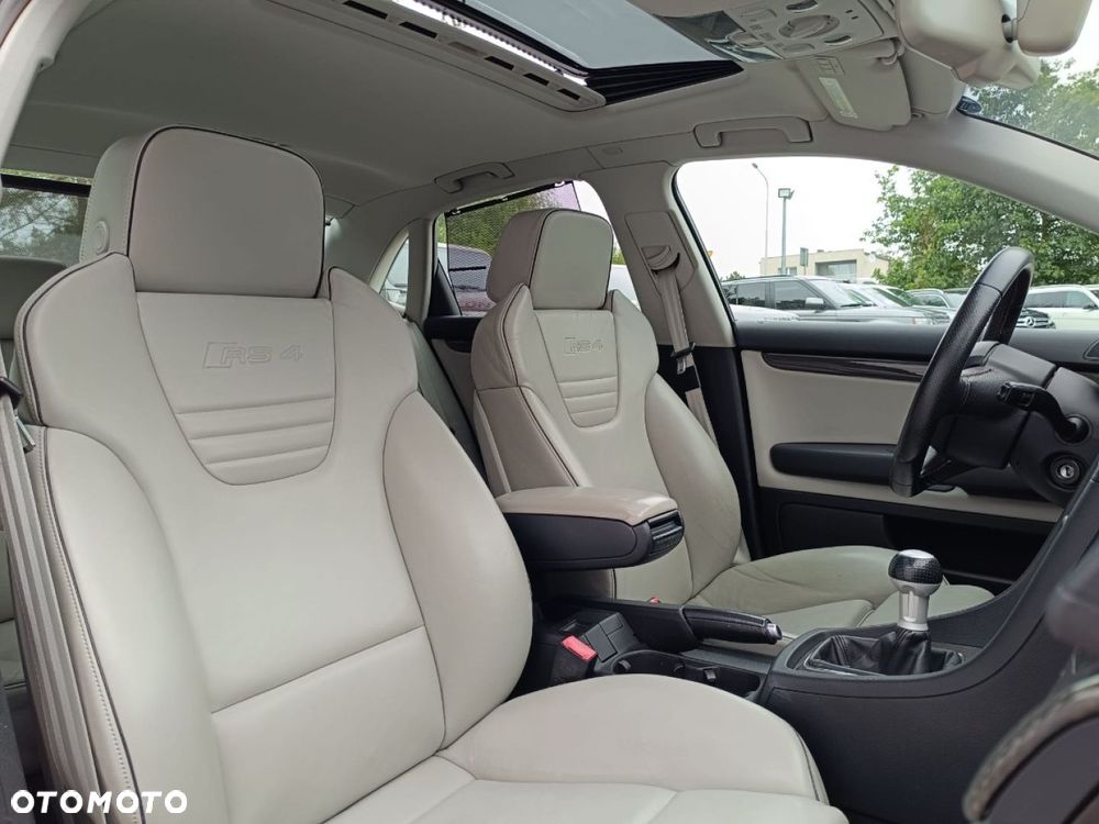 Audi RS4 Limousine - 31