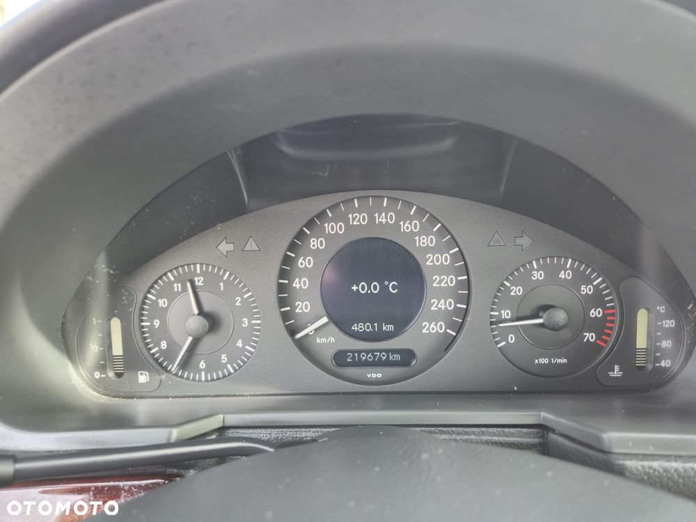 Mercedes-Benz Klasa E 240 Classic - 16