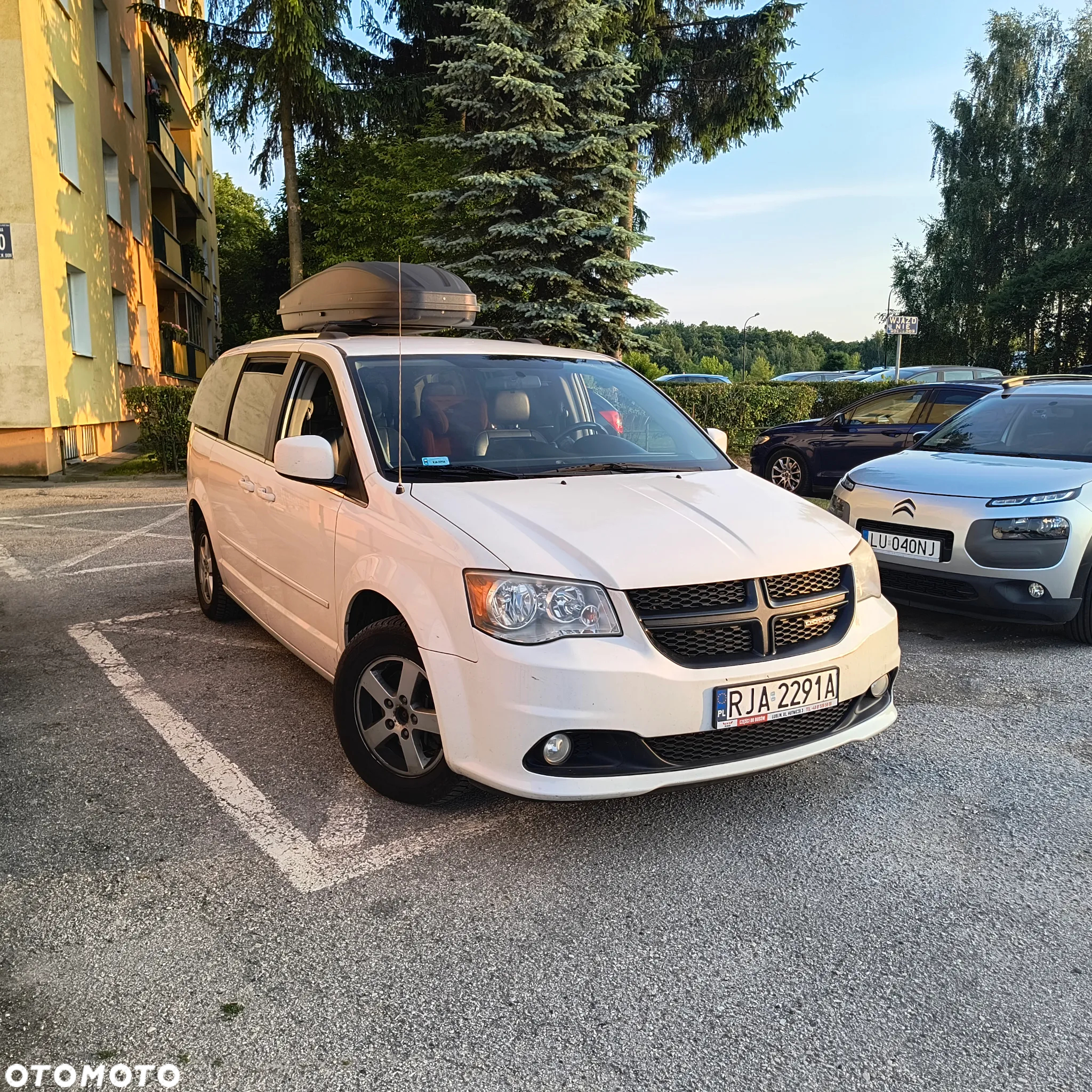 Dodge Grand Caravan - 2