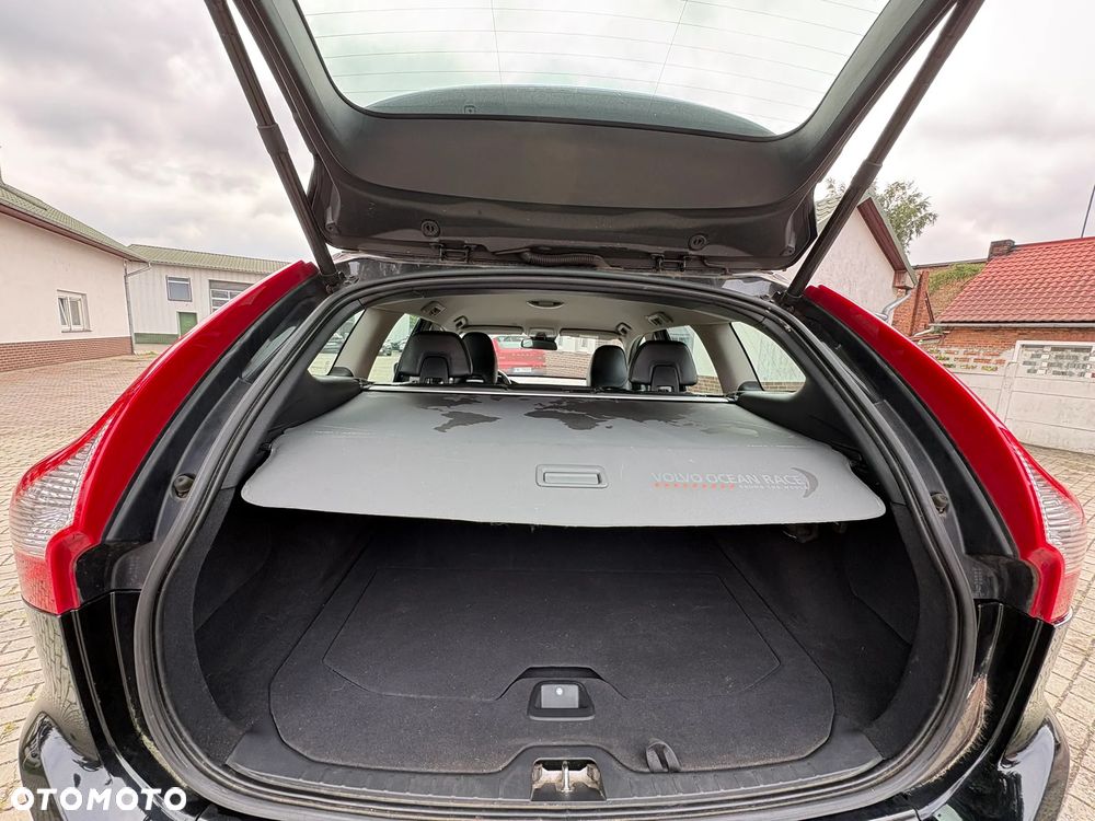 Volvo XC 60 D3 Drive-E Ocean Race - 13