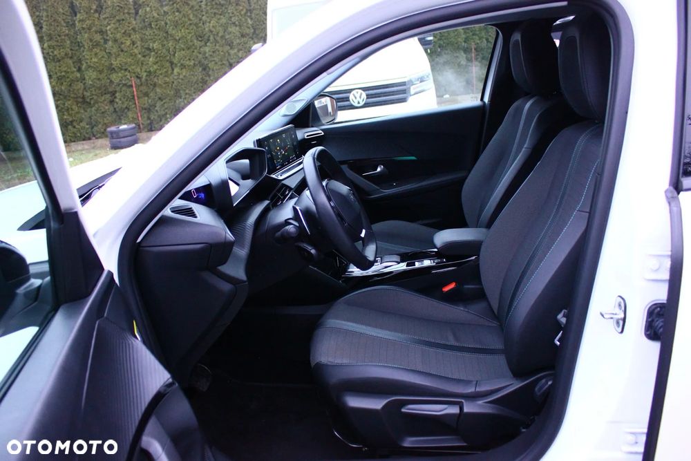 Peugeot 2008 BlueHDi 130 Allure S&S EAT8 - 24