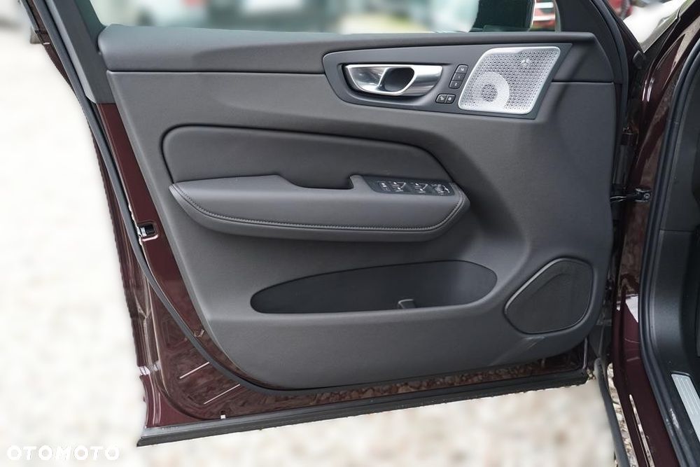 Volvo XC 60 T6 Plug-In Hybrid AWD Ultra Dark - 11