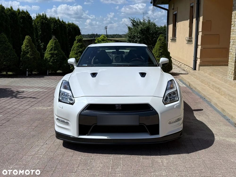 Nissan GT-R - 2
