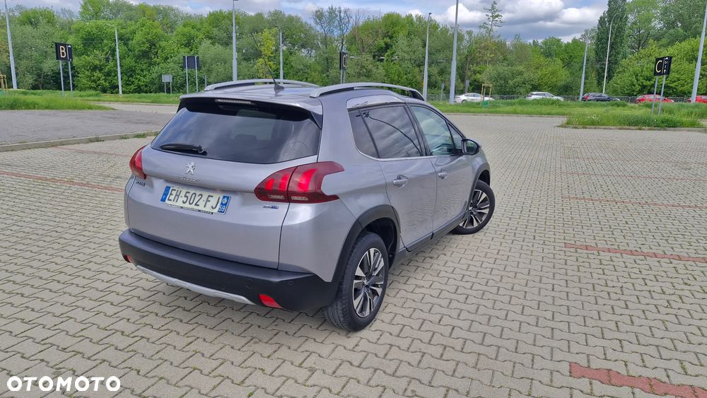 Peugeot 2008 1.6 e-HDi Allure S&S - 9