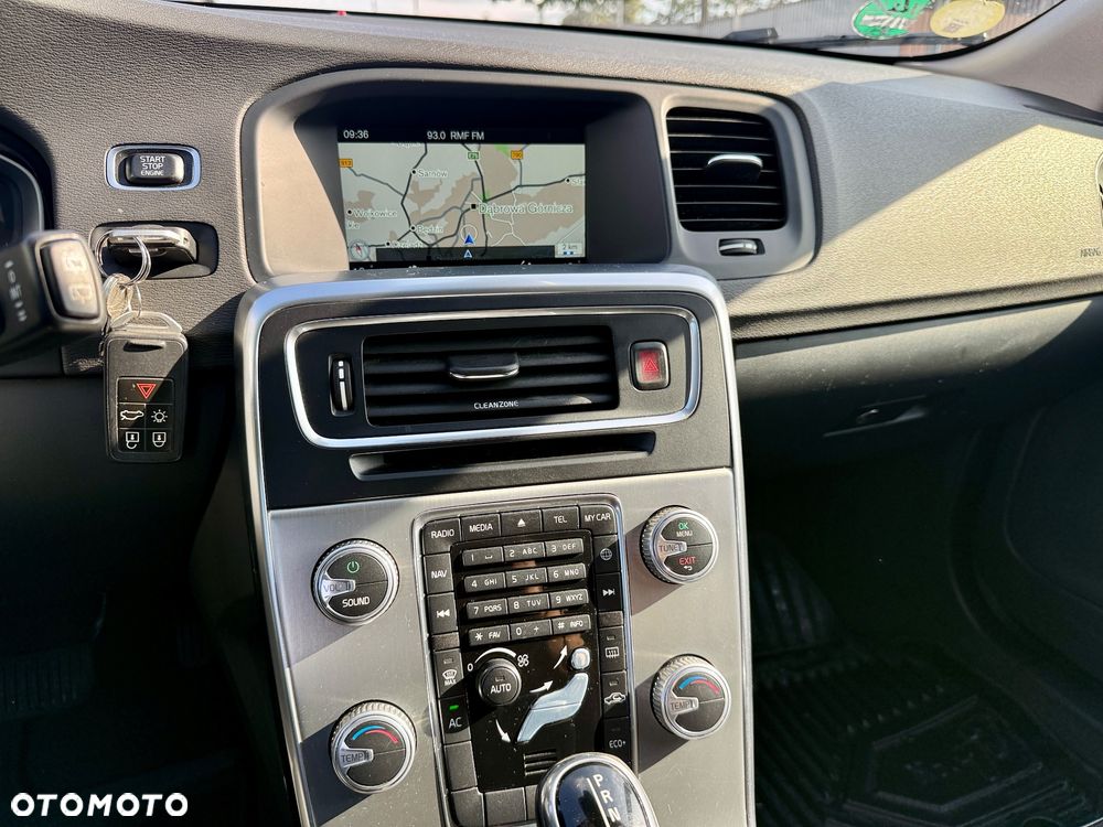 Volvo V60 Cross Country D3 Geartronic Momentum - 21