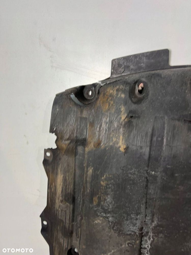 8J8825237A Osłona pod silnik Audi TT TTS Mk2 2011 - 2