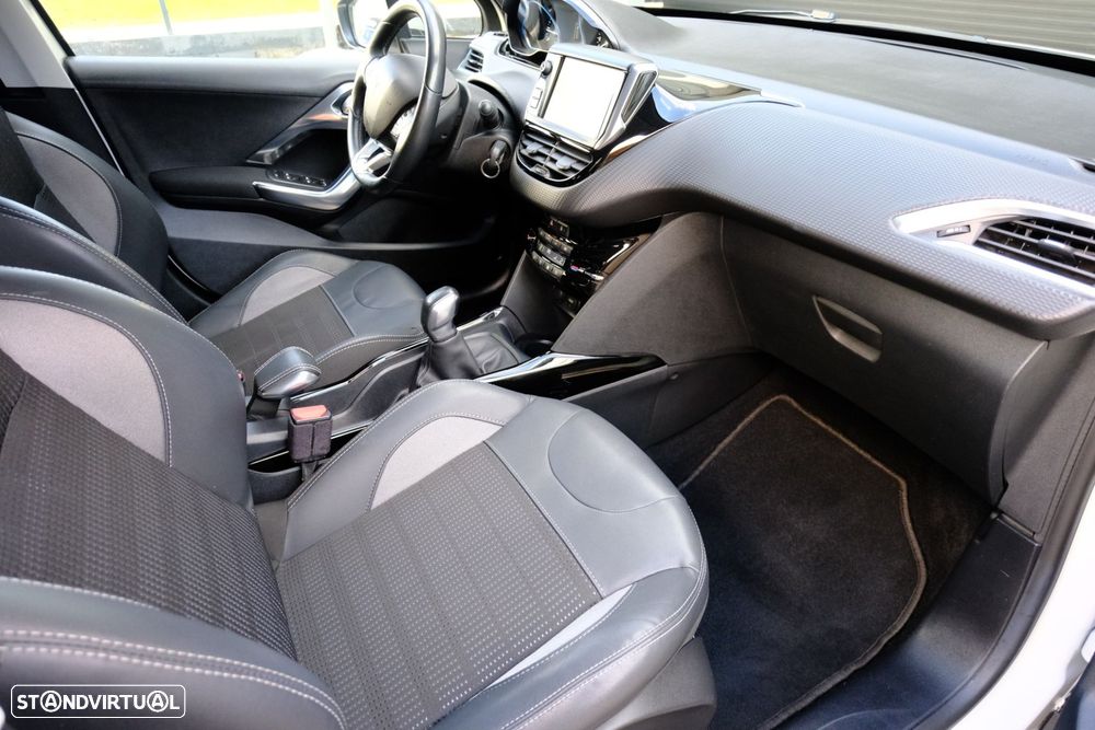 Peugeot 2008 1.2 PureTech Allure - 11