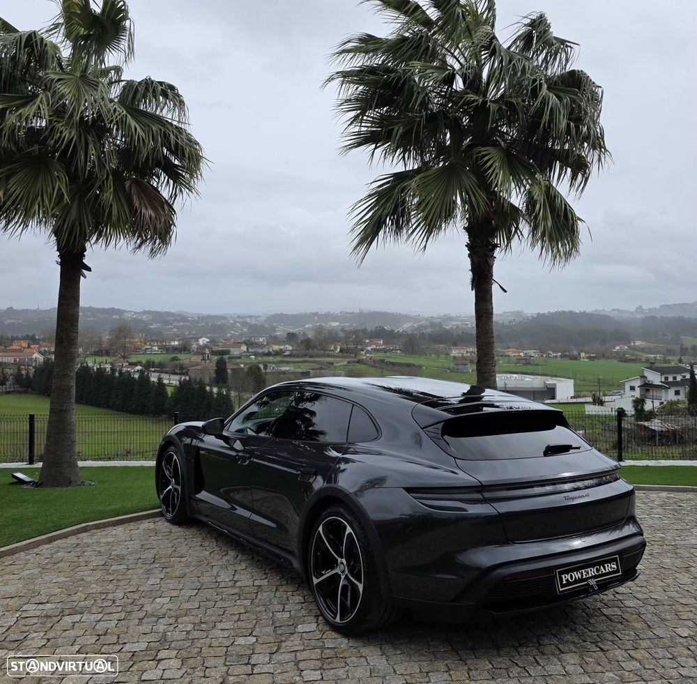 Porsche Taycan Cross Turismo 4 - 5