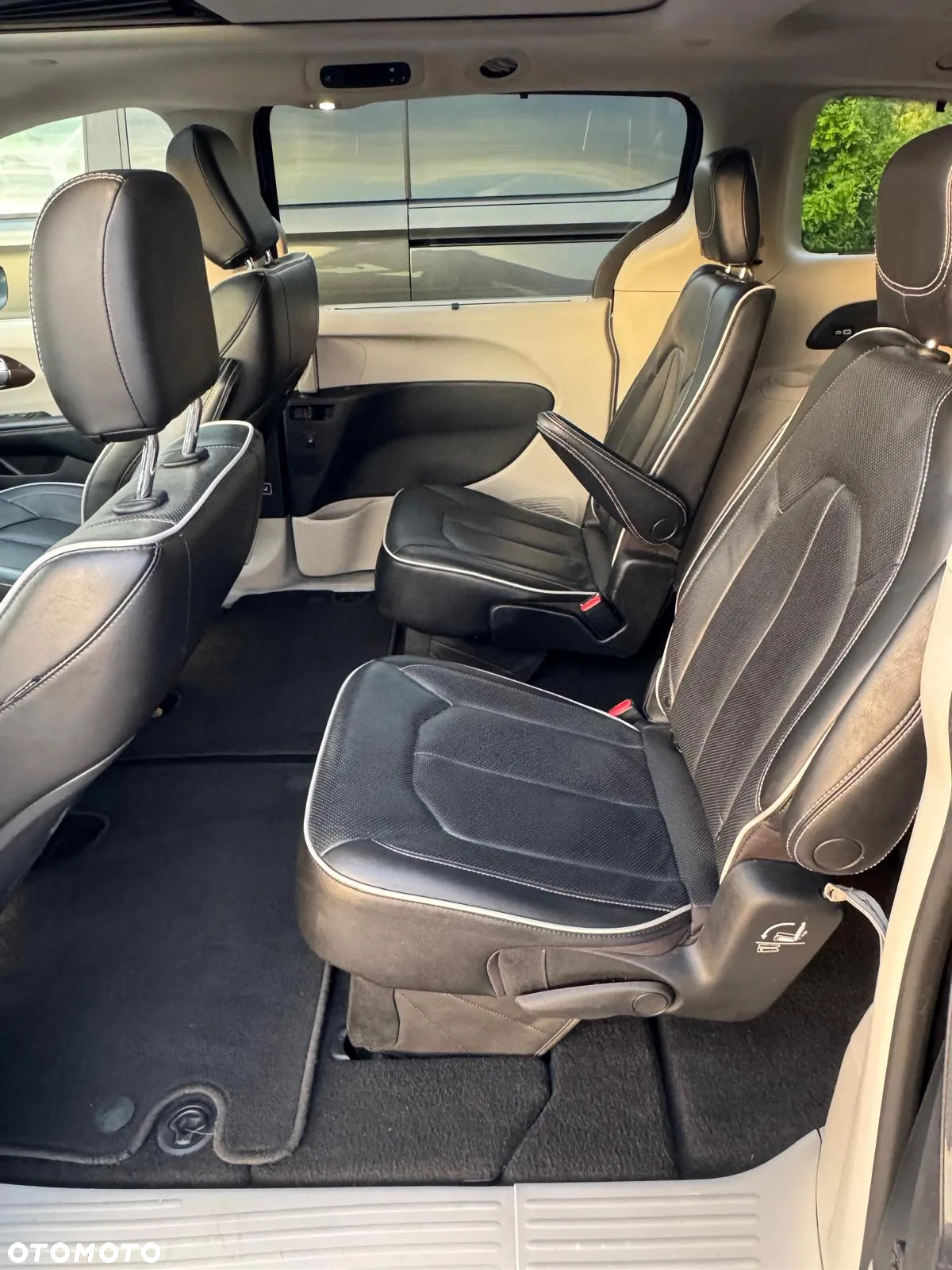 Chrysler Pacifica - 8