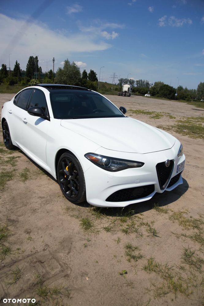 Alfa Romeo Giulia 2.0 Turbo 16V AT8-Q4 Ti - 18