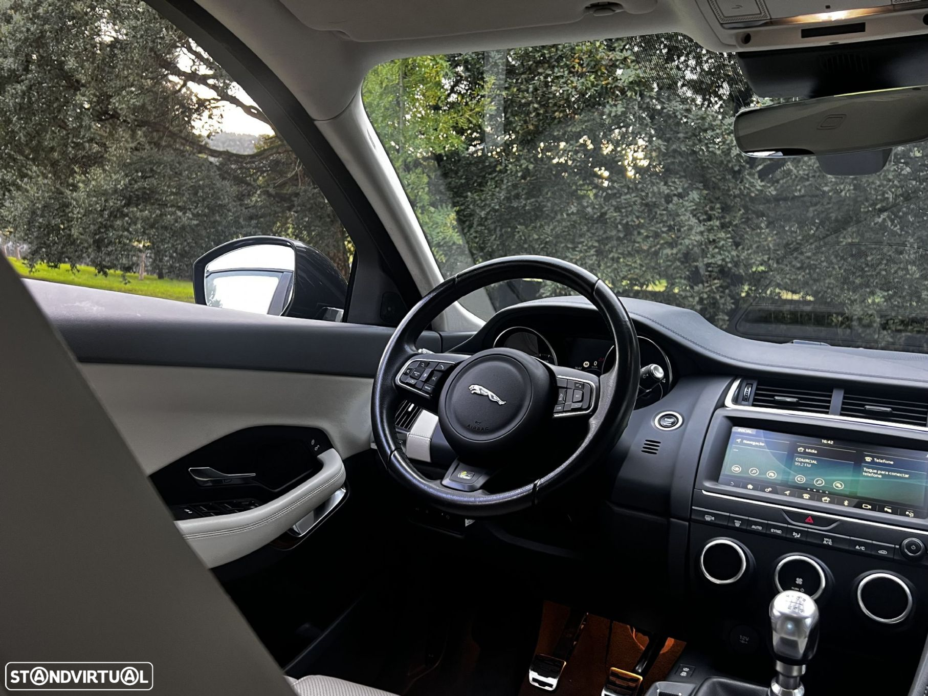 Jaguar E-Pace 2.0 i4D R-Dynamic S - 47