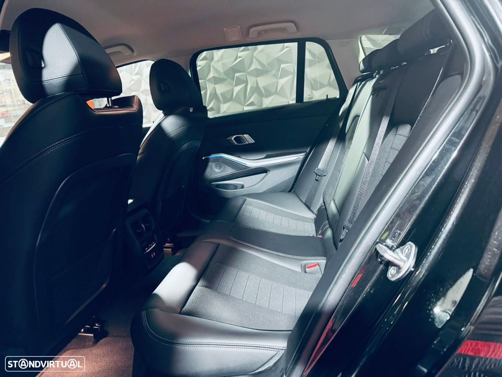 BMW 318 d Touring Line Sport Auto - 34