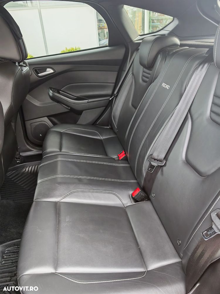 Ford Focus Powershift ST - 11