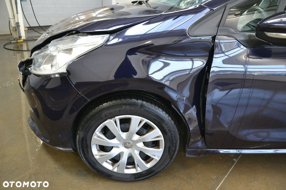 Peugeot 208 - 18