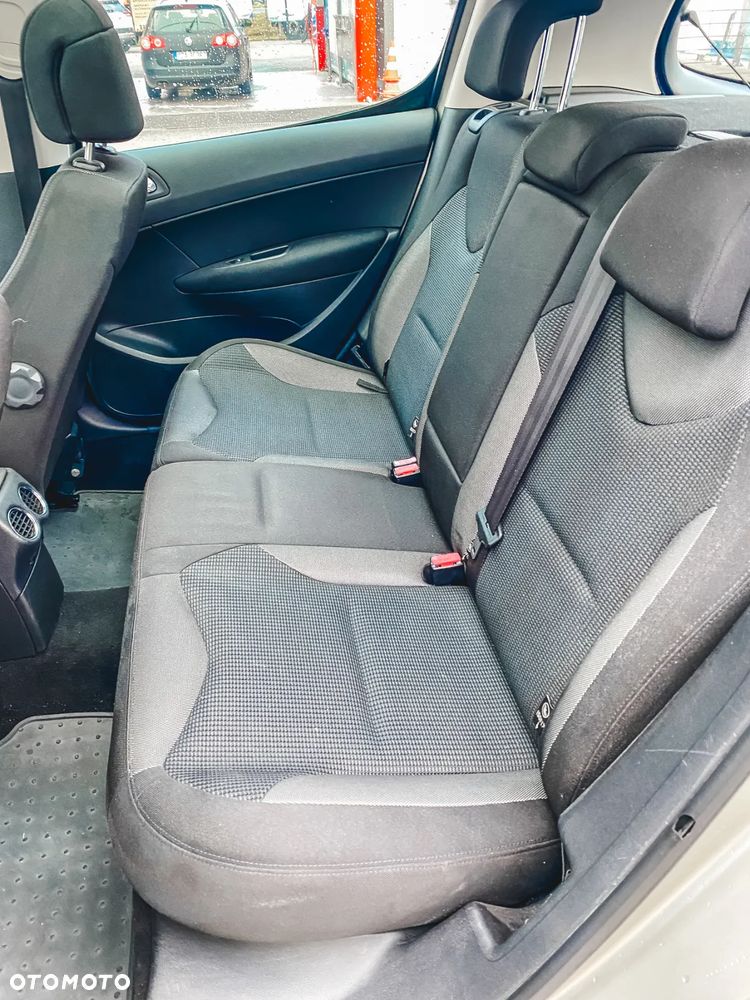 Peugeot 308 1.6 HDi Premium Plus - 6