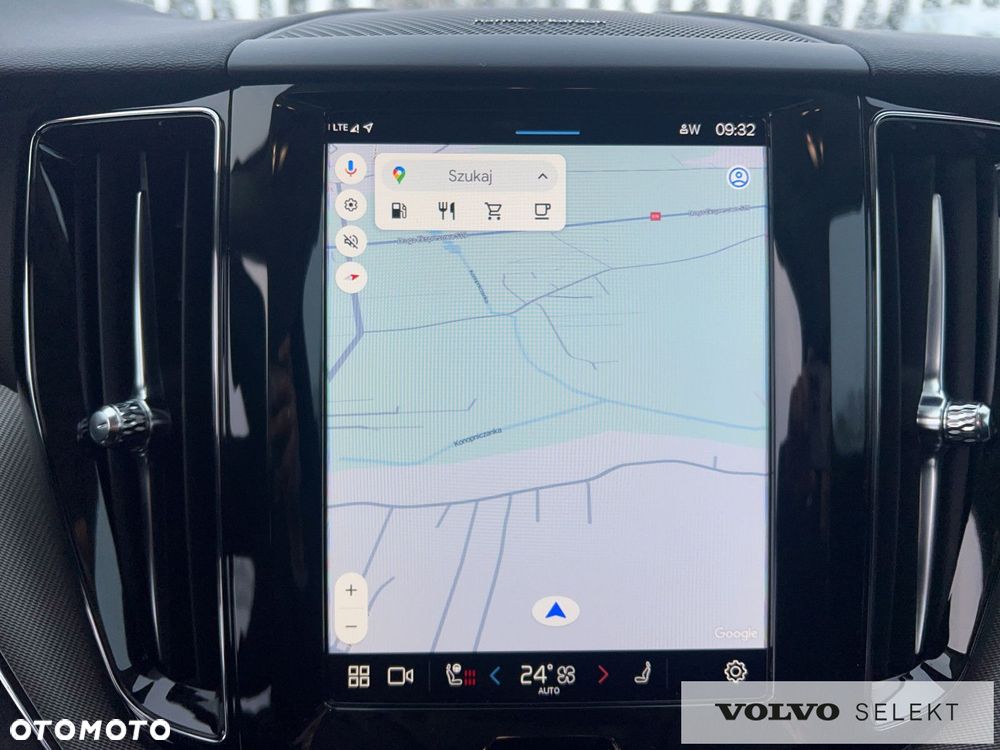Volvo XC 60 B5 B AWD Plus Dark - 17