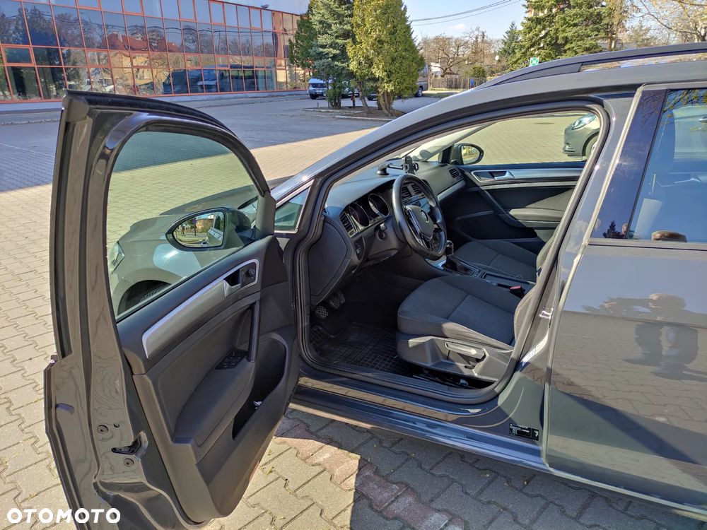 Volkswagen Golf 1.0 TSI BMT Trendline - 23