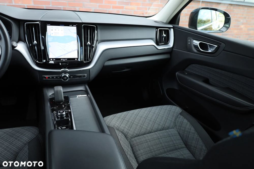 Volvo XC 60 B4 D AWD Geartronic Momentum Pro - 27
