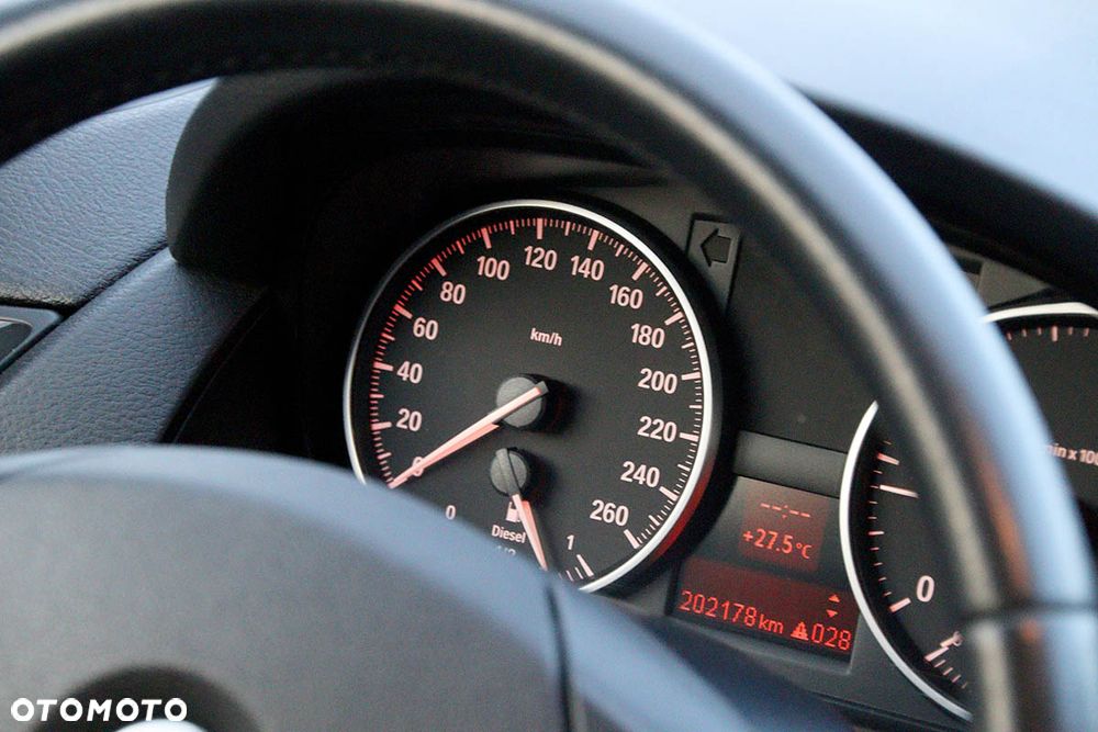 BMW X1 sDrive18d xLine - 33
